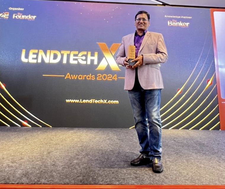 Ashok Mittal receiving the LendTechX Award 2024
